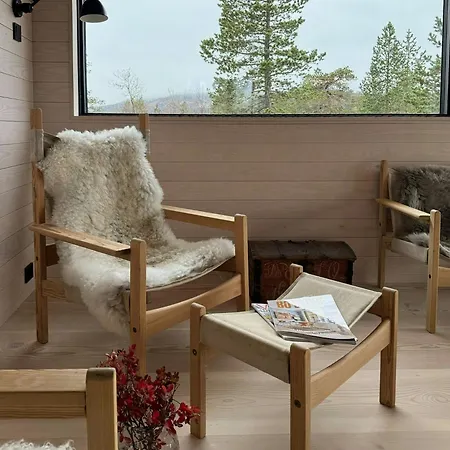 On Hallbjonnsekken With Views Of Spafjell Holiday home Dalen